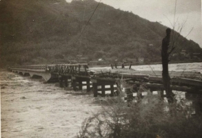 図57 台風洪水時の出会橋（昭和30年代前半）
