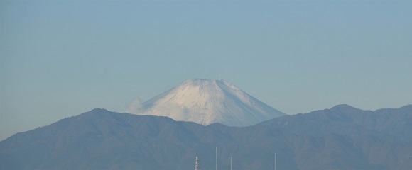 鶴見川土手付近からの朝の富士山