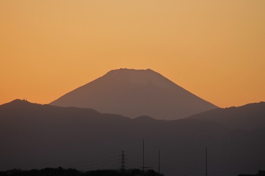 鶴見川土手付近からの夕方の富士山２