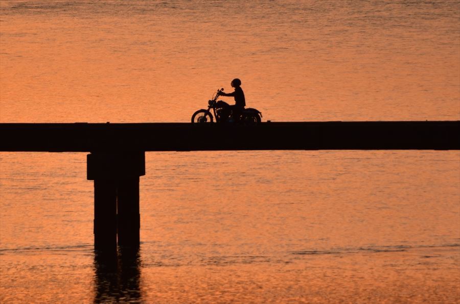 夕日とバイク2