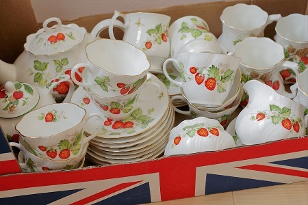イギリスのストロベリー柄の食器いろいろ。 | Ringtons Tea